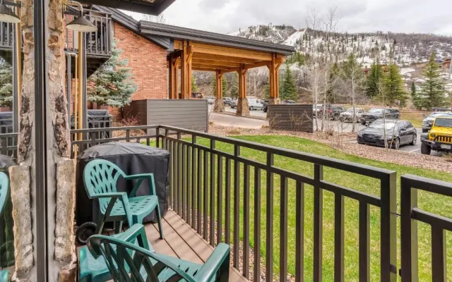 Bear Claw 107 - Ski-in Ski-out Condo!