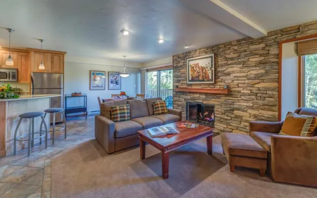 ¡Bear Claw 201 - Ski-in Ski-out Condo!