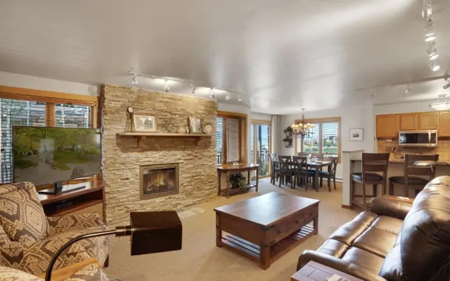 Bear Claw 105 - Ski-in Ski-out Condo!