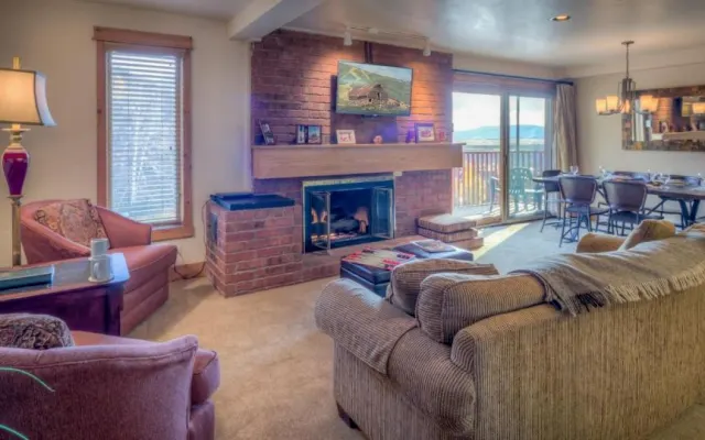 ¡Bear Claw 202 - Ski-in Ski-out Condo!