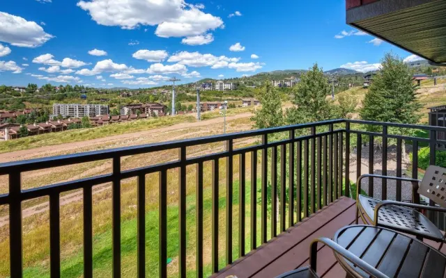Bear Claw 408 - Ski-in Ski-out Condo!