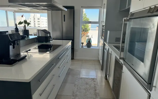 Beautiful apartment close to the beach, with modern comforts.