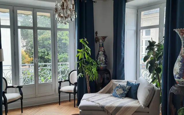Habitación en bonito piso en el centro de la ciudad