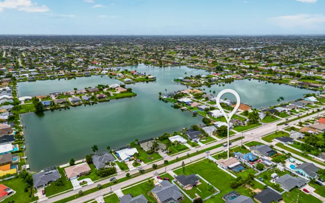 Elegante alquiler de vacaciones en Cape Coral con piscina privada