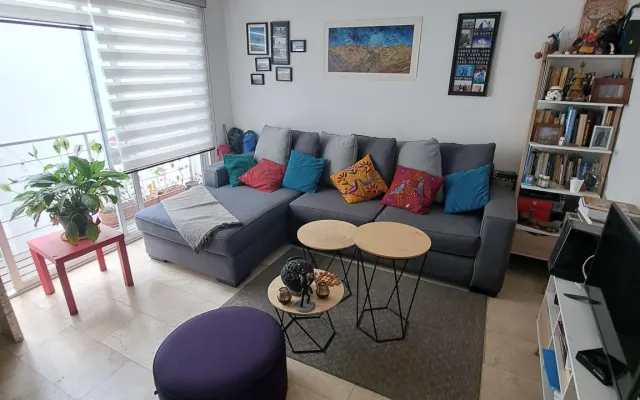 Habitación cómoda y práctica
