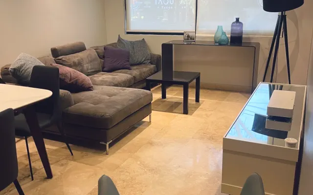 Room with private bathroom, close to Zona rosa, del Angel, Reforma