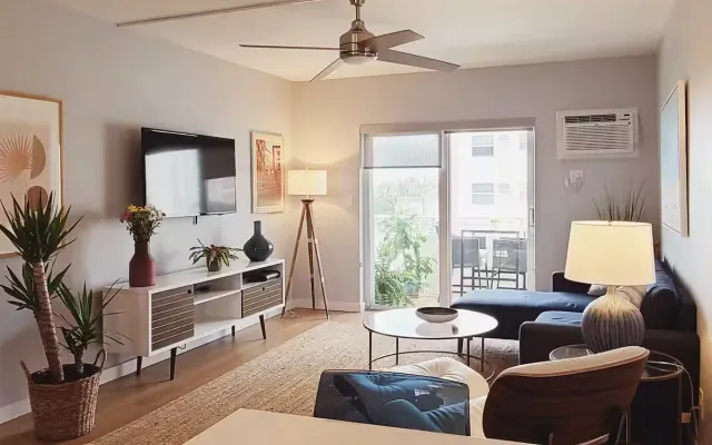 ¡Espectacular condominio a dos cuadras de la playa!