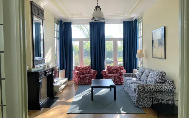 Spacieux et élégant appartement au rez-de-chaussée