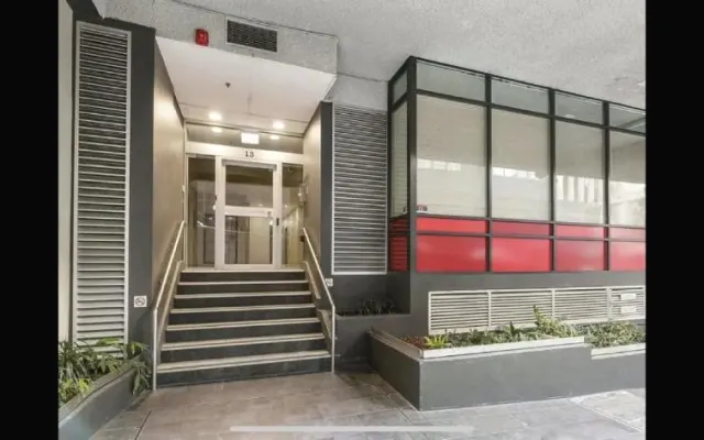 Spacious Studio w pool & just off Oxford St