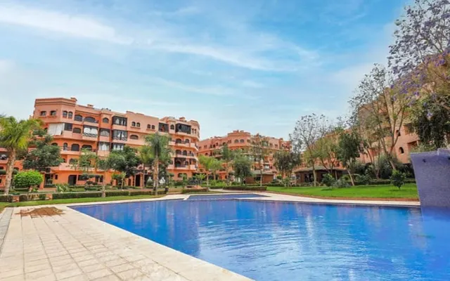 Magnificent 2-room apartment in a large residence with swimming pool