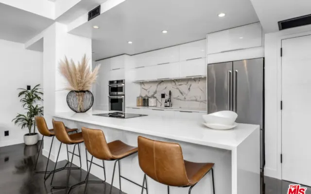 2 Bed/2 Bath inc Pool - Base of Hollywood Hills
