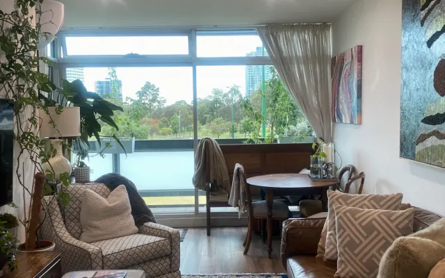 Beautiful beach apartment in St Kilda