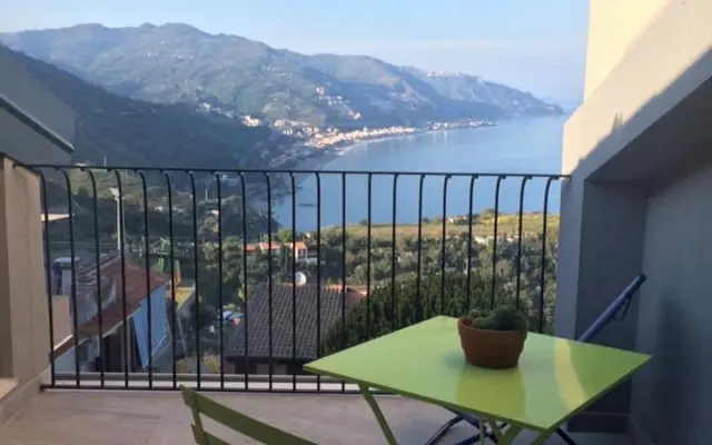 Casita centrale Vista mare WIFI, 100 mt Terminal bus Funivia Parcheggi