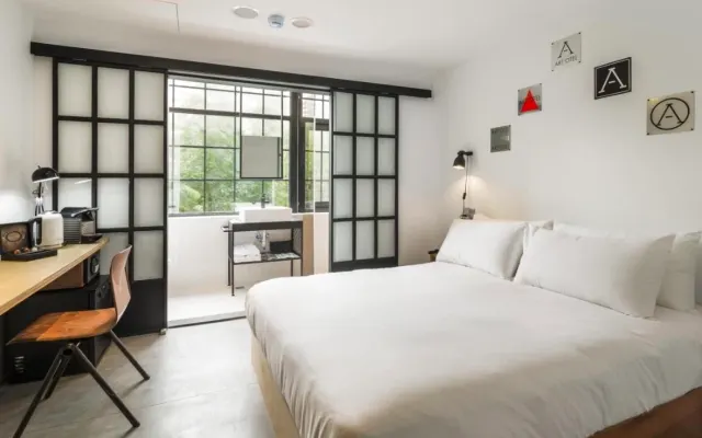 Ximending LGBTQ+ Friendly Stay ā Culture, Nightlife & Comfort