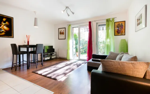 Nice, new apartment with little garden