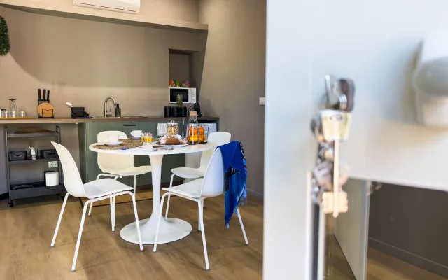 Garibaldi City Apartment