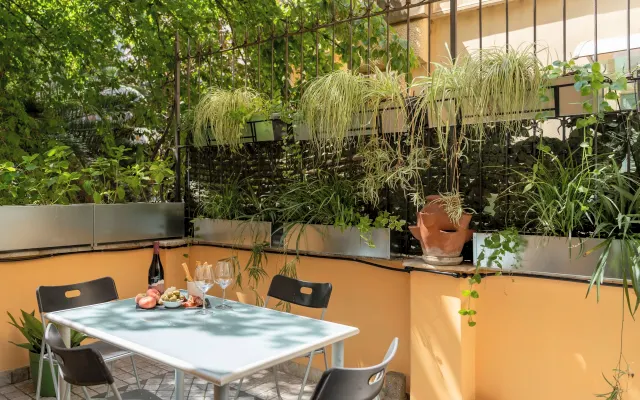 Apartment with Terrace in the Center
