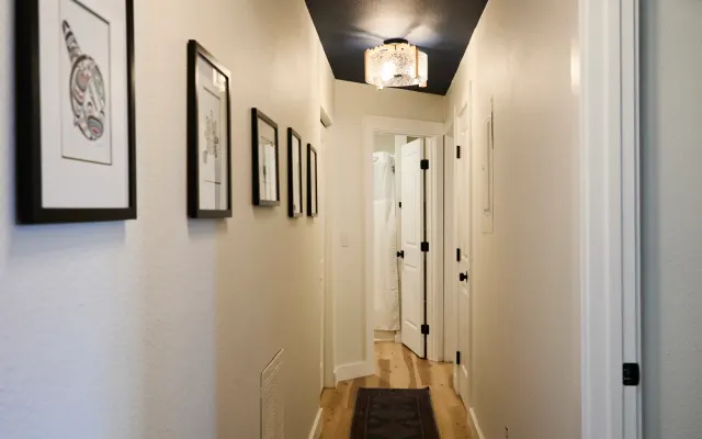 The Hideaway | Sleeps 6 | 10 mins from Airport