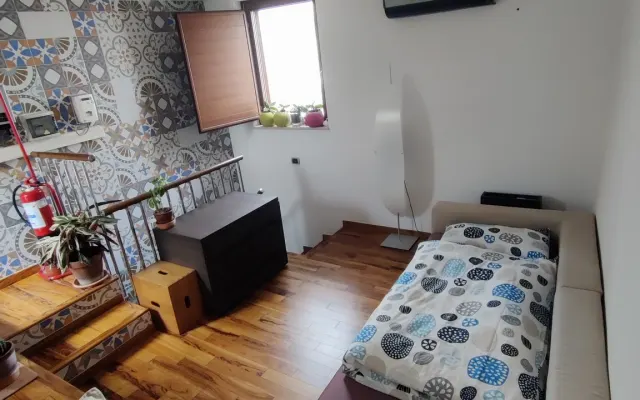 Gemütliches Zimmer in einem freistehenden Haus aus dem 19.