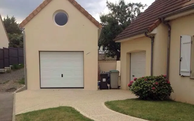 Studio indépendant ou chambre dans village calme proche du Mans