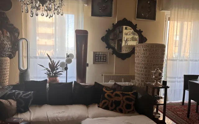 Chambre dans un bel appartement stratégique à Milan