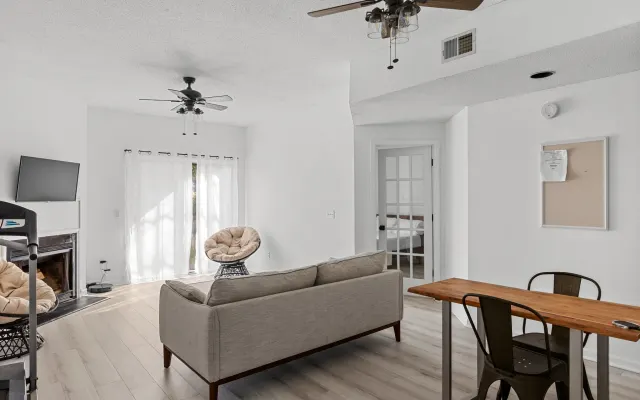 Lumineux, Spacieux, Moderne 2BR Luxury Apt UNCW-Beach