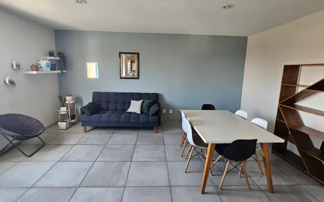 Spacious and bright apartment in the south of the city