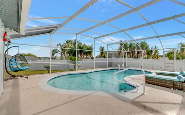 Nice 4/2 home with pool near Disney Parks!