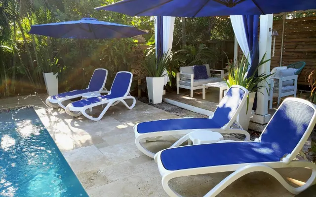 Gay Mens Retreat/ Beheizter Pool/ Privater Patio/Palm A