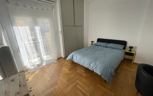 Bright and comfy bedroom in the centre of Athens