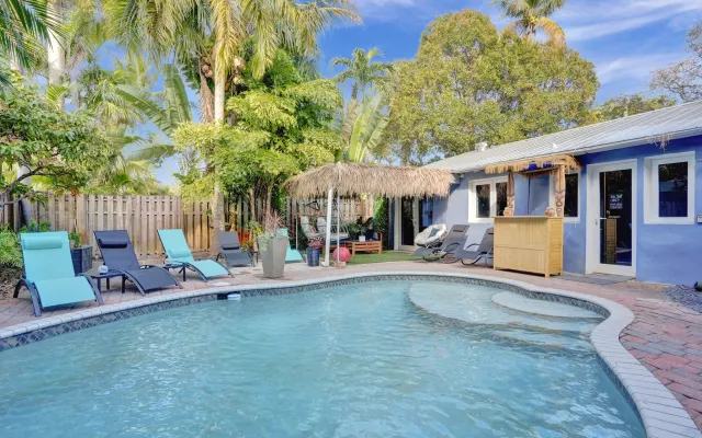 Sexy Vibe3/POOL SIDE/Heat pool/Private Room & Entrance/Cloth Optional
