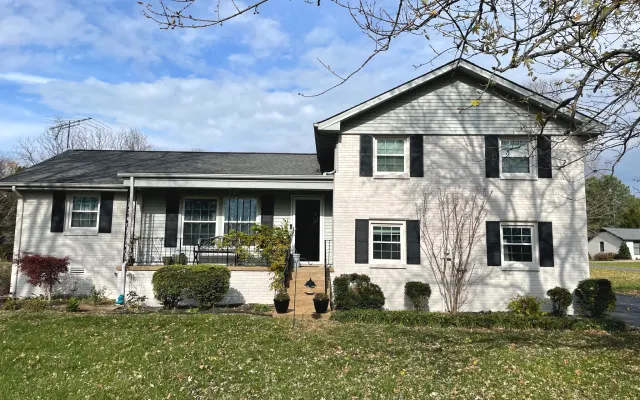 A quiet, peaceful respite south of Nashville; bed and breakfast