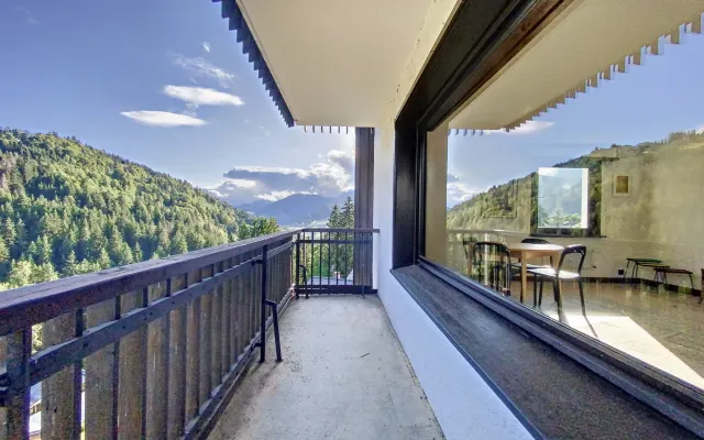 A nest of greenery for hiking enthusiasts