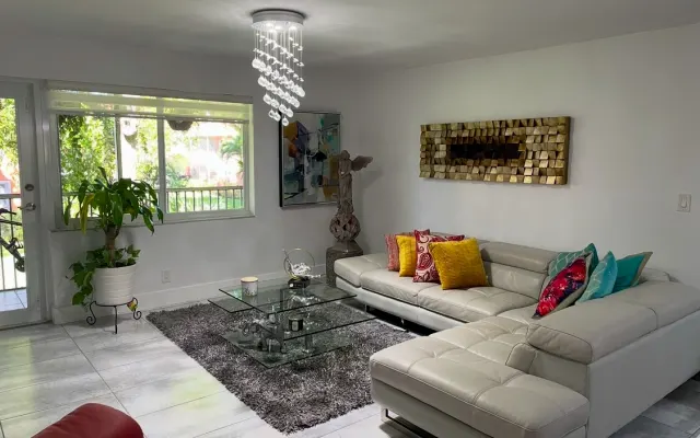 Magnifique Condo à Wilton manors, 5 minutes à pied des bars, repos.