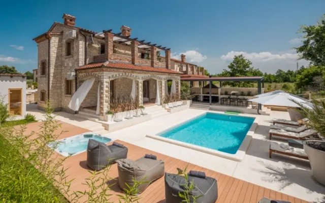 Moradia de luxo em Ístria com piscina