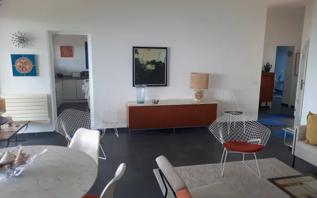 Elegante 3-Zimmer-Wohnung mit Meerblick