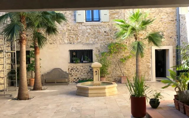 4 appartements privés de luxe dans un charmant village viticole françai