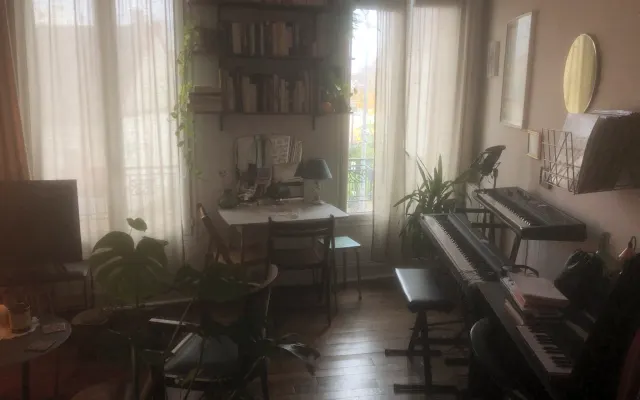 Charming studio at the foot of the Serge Gainsbourg metro station...