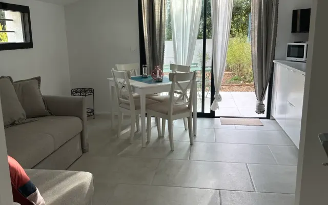 Casa nuova ,
T2 35...
Completamente attrezzata ..posizione tranquilla...