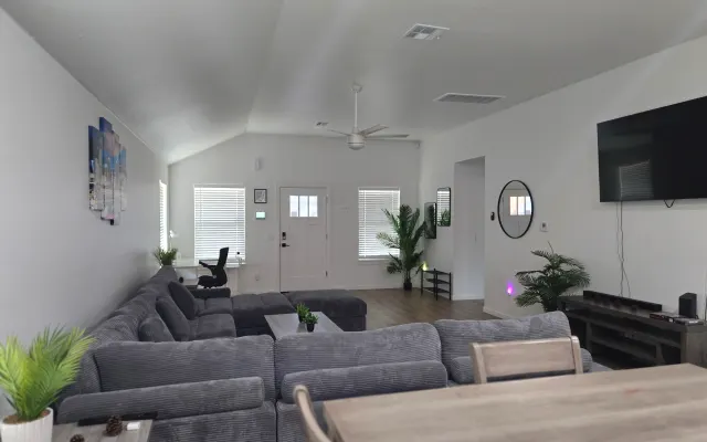 Get a stay of complete comfort in this contemporary, newly built home.