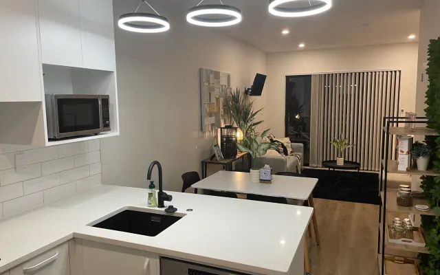 Moderno 2BR Gay-Friendly Getaway - Privato & Chic