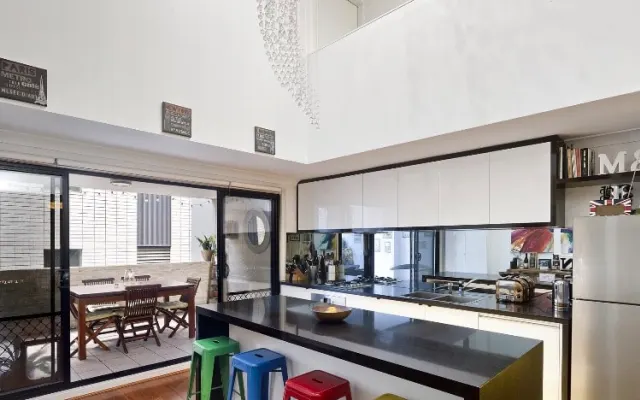 Quarto duplo privado em apartamento moderno de 2 andares em Surry...