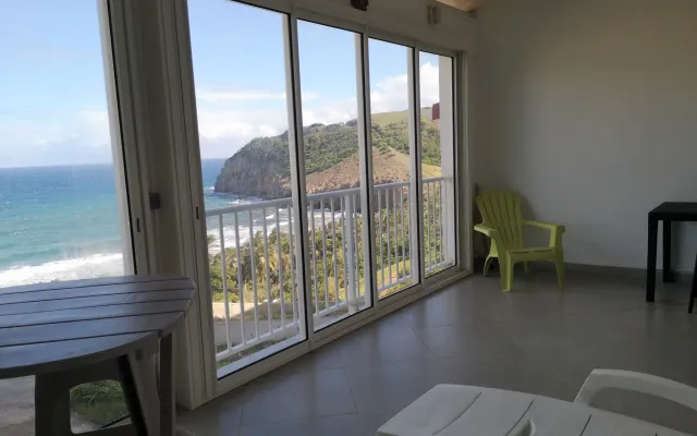 Joli studio avec grande terrasse pleine vue mer