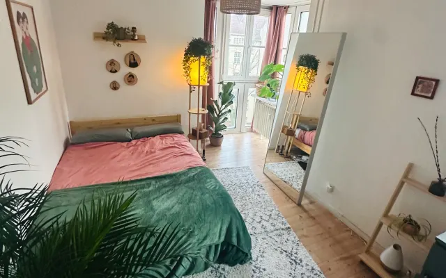 Bright & Cozy Queer-friendly Room in the Heart of Neukölln