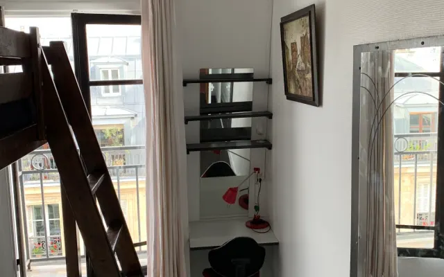 Nice 2 Bigs rooms fully furnished in 5th floor lift kichen wc sharing.