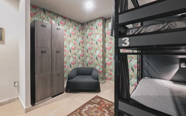 HOSTEL| Mehrbettzimmer Männer 1A