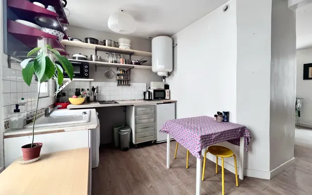 Studio facing the Olive market