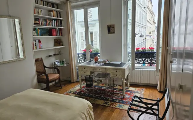 camera a Montmartre con vista e colazione