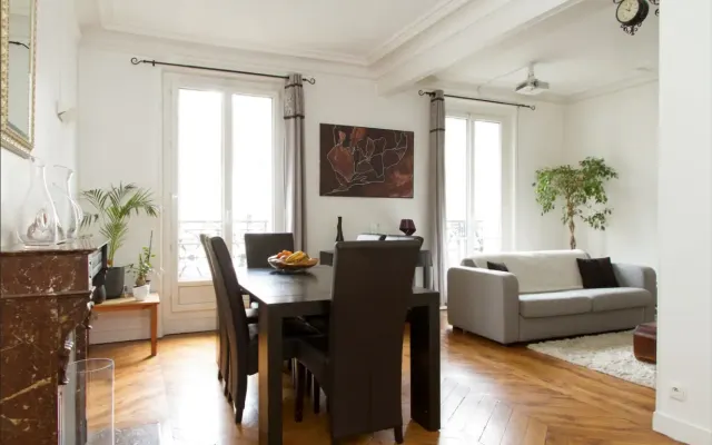 DOLCE VITA: Luminoso appartamento di 65m2 con balcone a Parigi
