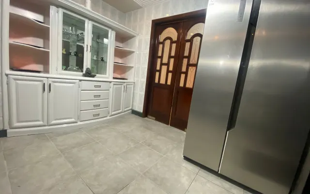 Suite 
de dos habitaciones dentro del alojamiento 
cerca de todo